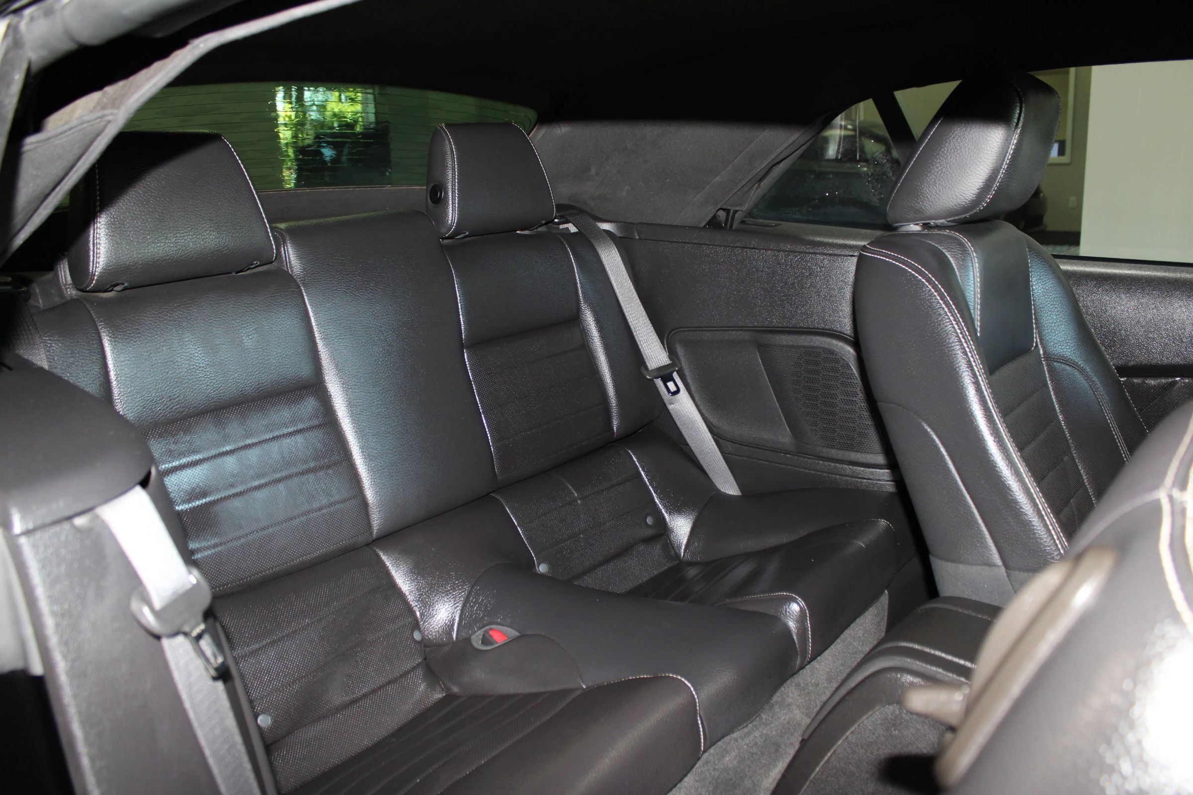 Used 2011 Ford Mustang GT Premium w/ Comfort Pkg RWD image 29