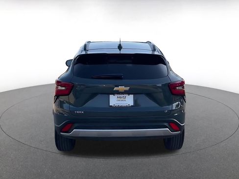 Used 2025 Chevrolet Trax LT w/ LT Convenience Package image 12