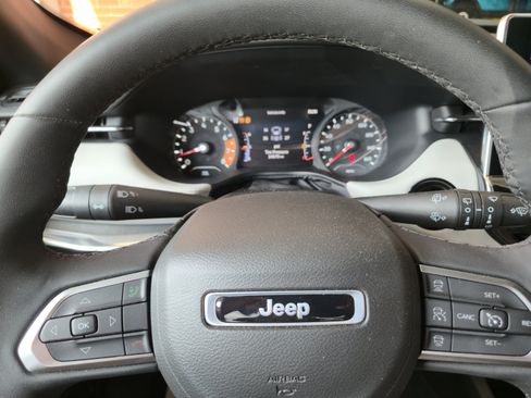 Used 2023 Jeep Compass Limited AWD/4WD image 13