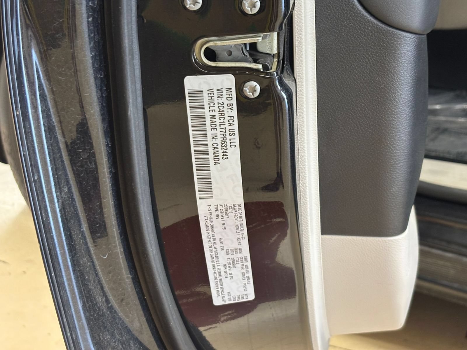 Used 2023 Chrysler Pacifica Touring-L FWD image 31