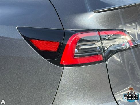 Used 2023 Tesla Model Y Performance image 10