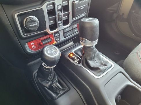 Certified 2025 Jeep Wrangler Rubicon image 12