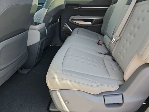 Used 2024 Kia EV9 Wind image 19