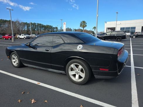 Used 2012 Dodge Challenger SXT image 4