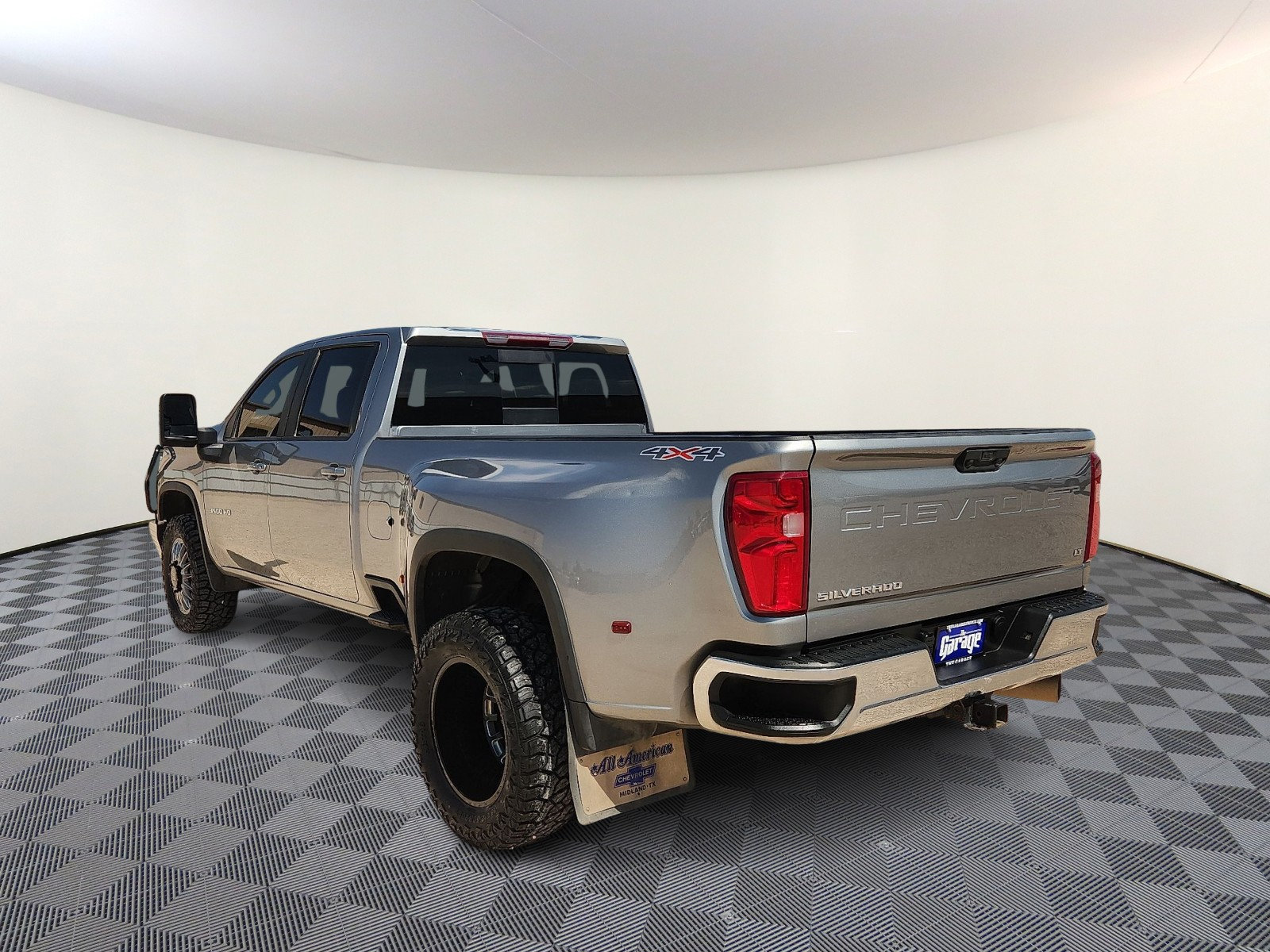 Used 2025 Chevrolet Silverado 3500 LT AWD/4WD image 3