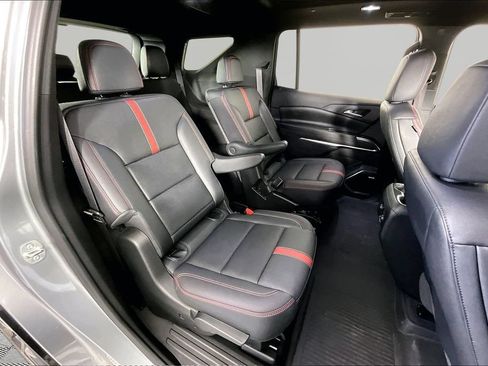 Certified 2024 Chevrolet Traverse RS w/ LPO, Floor Liner Package AWD/4WD image 23