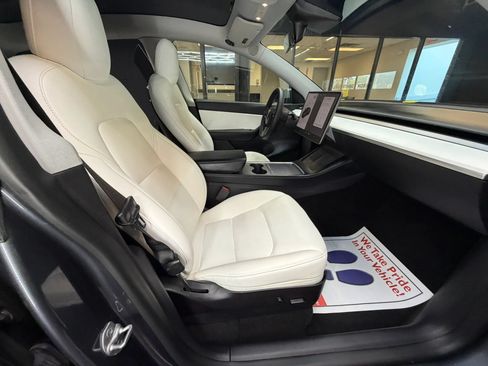 Used 2021 Tesla Model Y Long Range AWD/4WD image 34