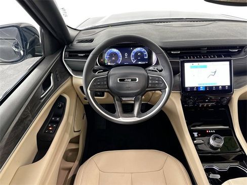 Used 2023 Jeep Grand Cherokee L Limited w/ Black Appearance Package image 11