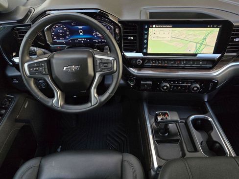 Used 2025 Chevrolet Silverado 1500 LT Trail Boss w/ LT Trail Boss Premium Package AWD/4WD image 17