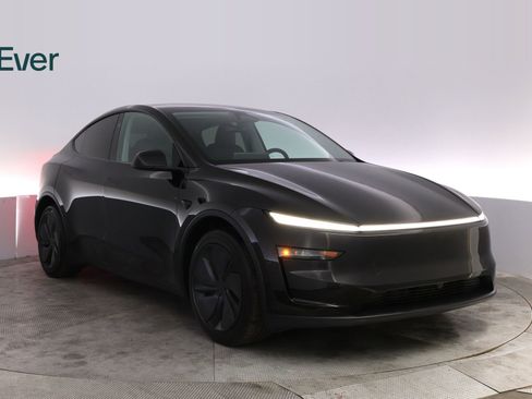 Used 2026 Tesla Model Y Long Range RWD image 13