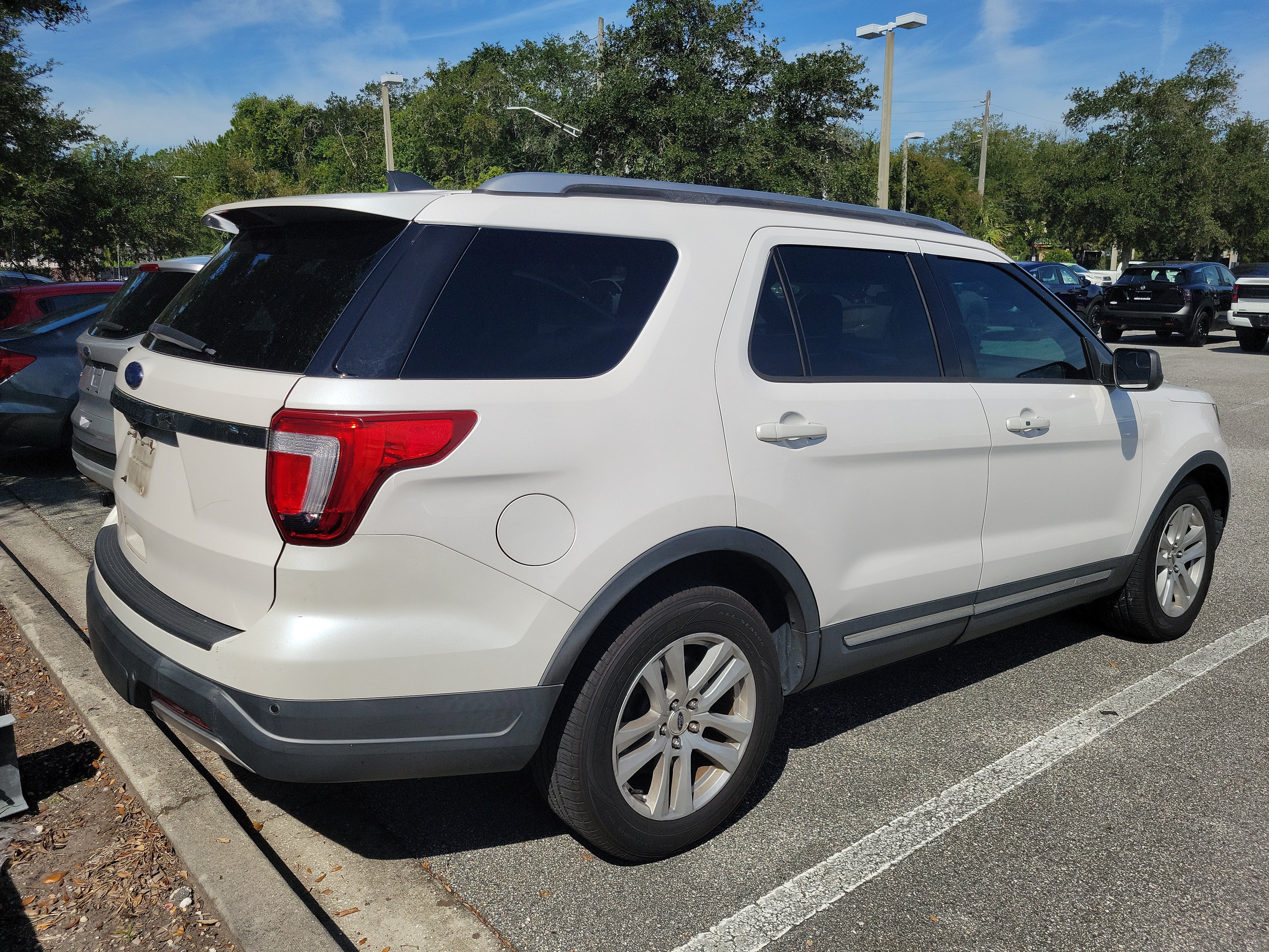 Used 2019 Ford Explorer XLT w/ Class III Trailer Tow Package FWD image 16