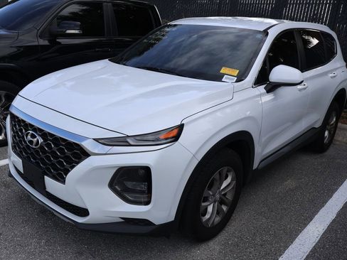 Used 2020 Hyundai Santa Fe SE image 2
