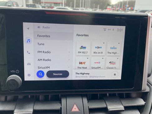 Used 2025 Toyota RAV4 SE image 23