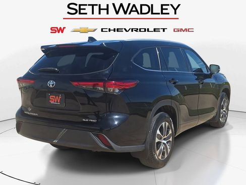 Used 2022 Toyota Highlander XLE image 8