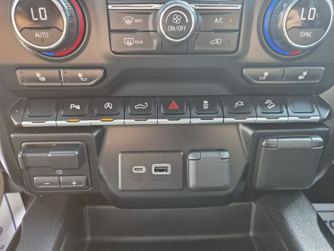 Used 2020 Chevrolet Silverado 1500 RST AWD/4WD image 23