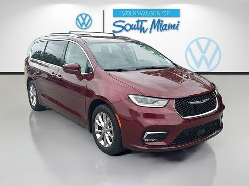 Used 2021 Chrysler Pacifica Touring-L w/ Premium & Safety Sphere Group FWD image 1