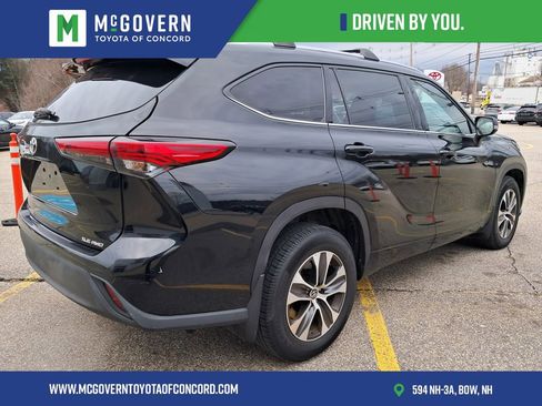 Used 2021 Toyota Highlander XLE image 3