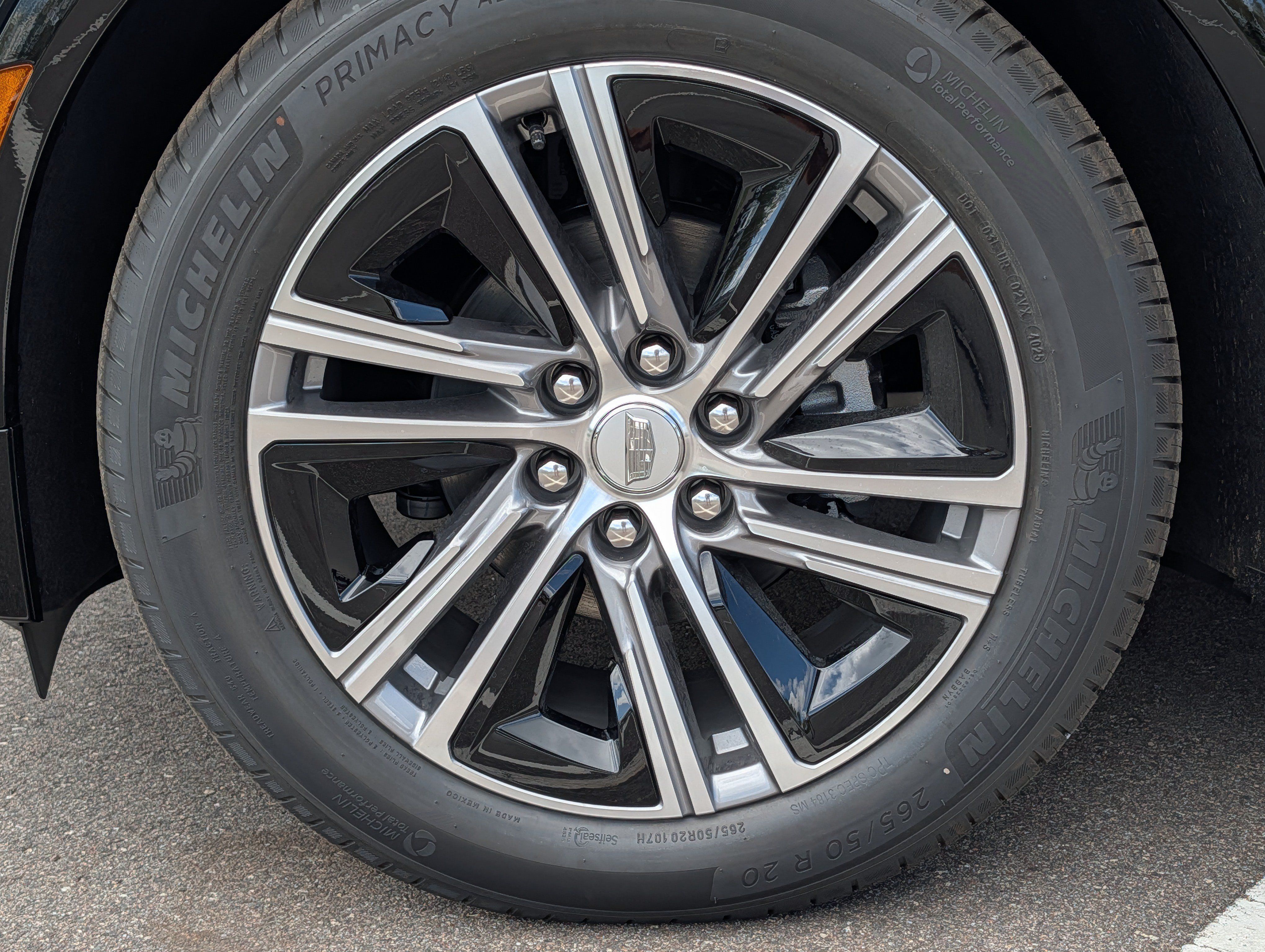 Used 2026 Cadillac Lyriq Luxury w/ LPO, Floor Liner Package AWD/4WD image 15