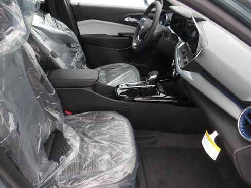 New 2026 Chevrolet Trax LT w/ Driver Confidence Package image 12