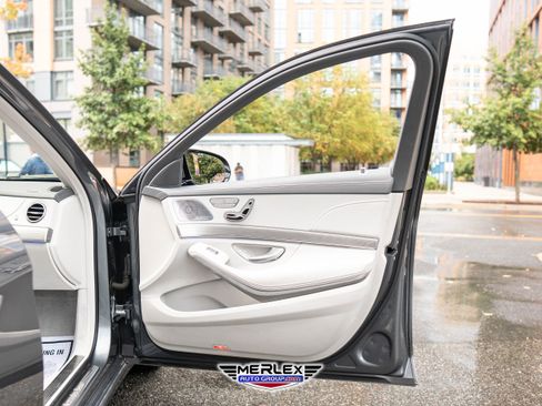 Used 2017 Mercedes-Benz S 550 4MATIC Sedan image 46