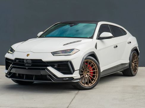 Used 2023 Lamborghini Urus Performante AWD/4WD image 3