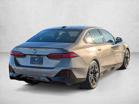 New 2026 BMW 550e xDrive image 2