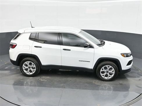 Used 2025 Jeep Compass Sport image 30