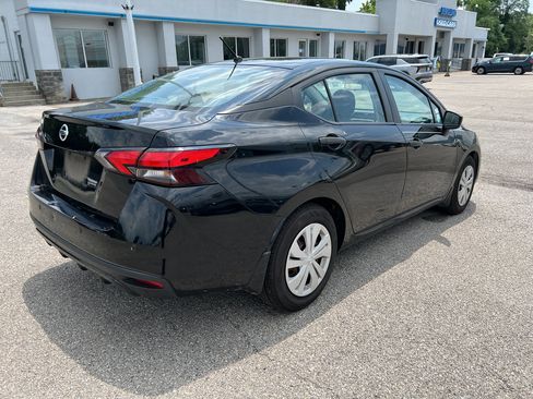 Used 2021 Nissan Versa S FWD image 3