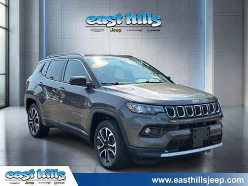 Used 2023 Jeep Compass Limited AWD/4WD image 1
