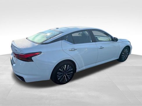 Used 2025 Nissan Altima 2.5 SV FWD image 5