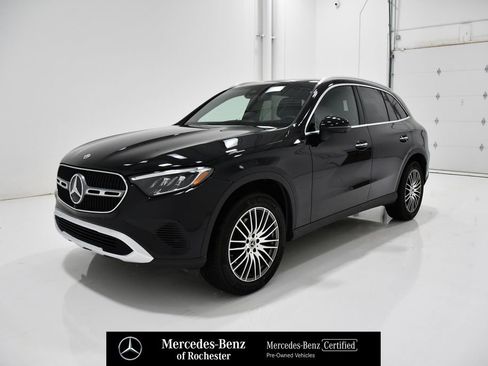 Used 2025 Mercedes-Benz GLC 300 4MATIC image 1