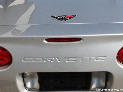 Used 2001 Chevrolet Corvette Coupe w/ Preferred Equipment Group2 RWD image 35