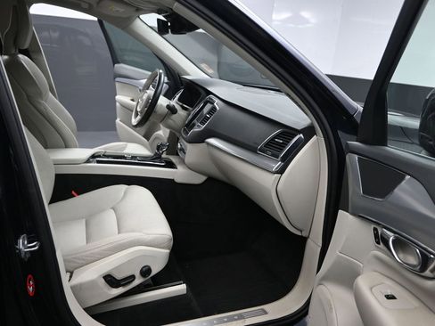 Used 2016 Volvo XC90 T6 Momentum w/ Vision Package image 15