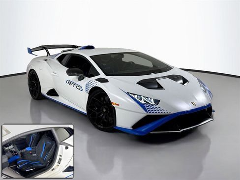 Used 2022 Lamborghini Huracan STO image 2