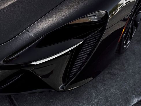 Used 2026 McLaren Artura RWD image 8