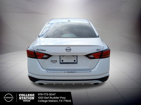 Certified 2023 Nissan Altima 2.5 SV w/ SV Premium Package image 3