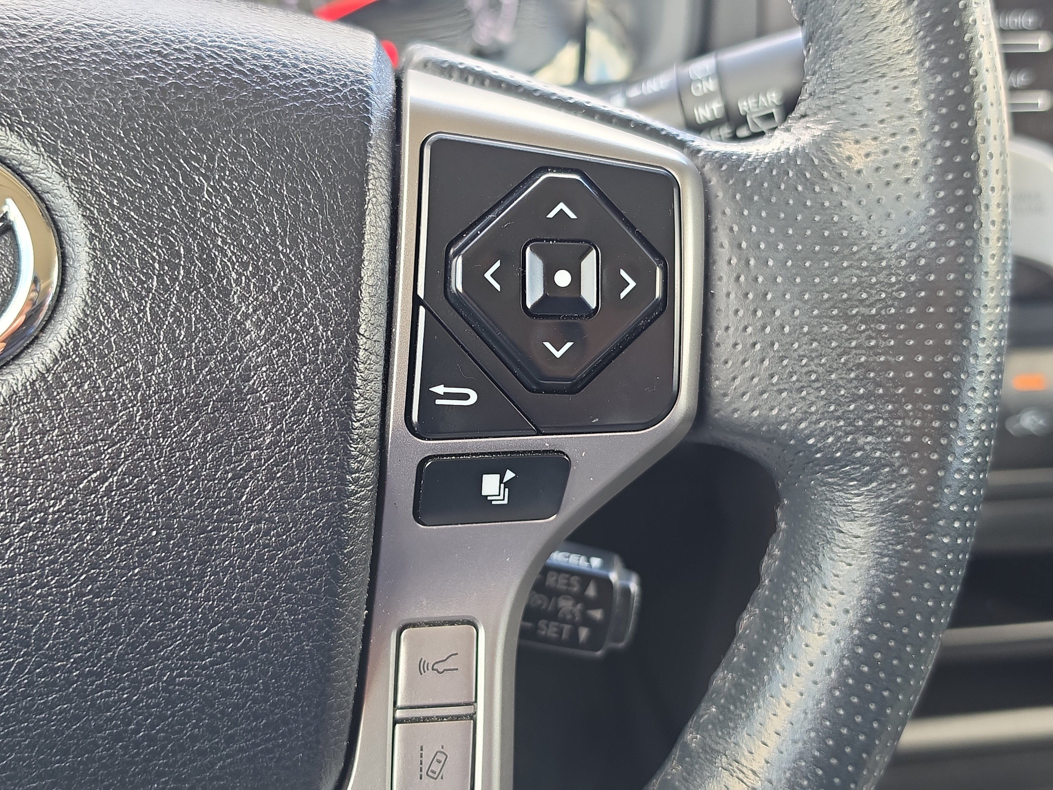 Used 2023 Toyota 4Runner SR5 Premium w/ Moonroof Package RWD image 20