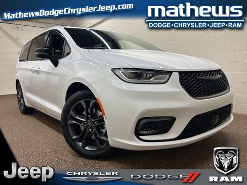 New 2026 Chrysler Pacifica Select FWD image 1