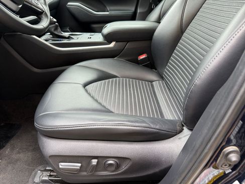Used 2024 Toyota Highlander XSE FWD image 22
