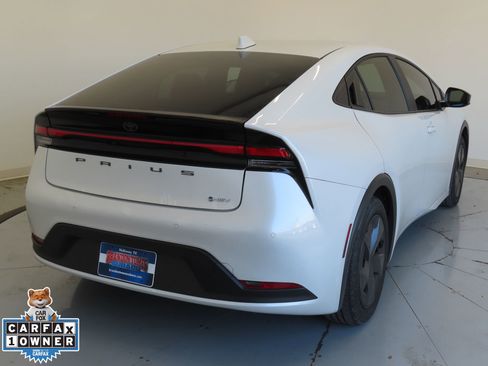 Used 2024 Toyota Prius LE image 3