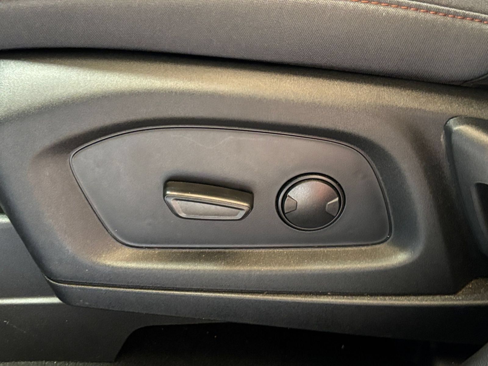 Used 2026 Ford Explorer Active AWD/4WD image 22