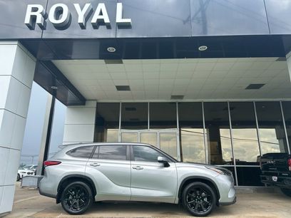 Used 2023 Toyota Highlander LE