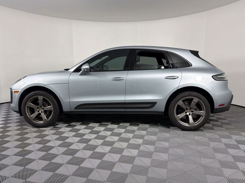 Certified 2024 Porsche Macan AWD/4WD image 2