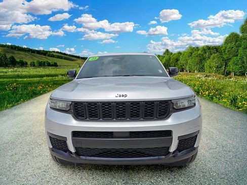 Used 2023 Jeep Grand Cherokee L Laredo RWD image 8