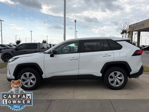 Used 2025 Toyota RAV4 LE AWD/4WD image 8