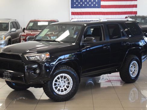 Used 2014 Toyota 4Runner SR5 AWD/4WD image 9
