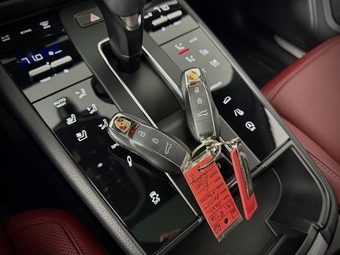 Used 2022 Porsche Macan S image 27