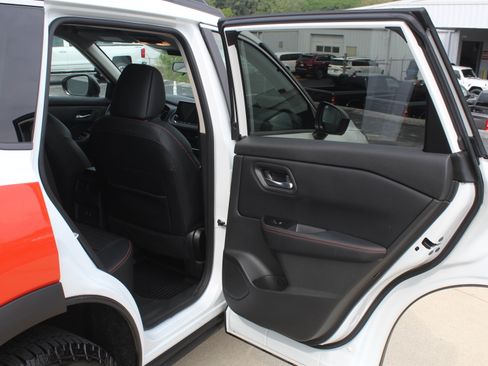 Used 2025 Nissan Rogue SV AWD/4WD image 24