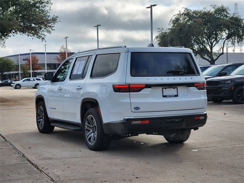 Used 2025 Jeep Wagoneer 4WD image 5