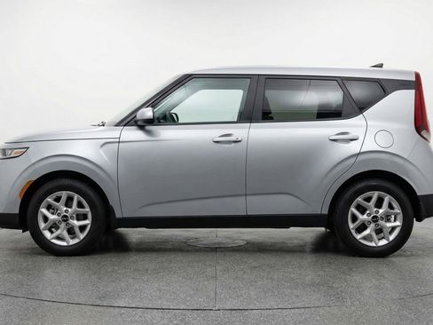 Used 2025 Kia Soul LX w/ LX Technology Package image 3
